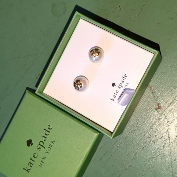 NIB KATE SPADE PEARLS ON PEARLS STUD EARRINGS - Picture 2 of 13